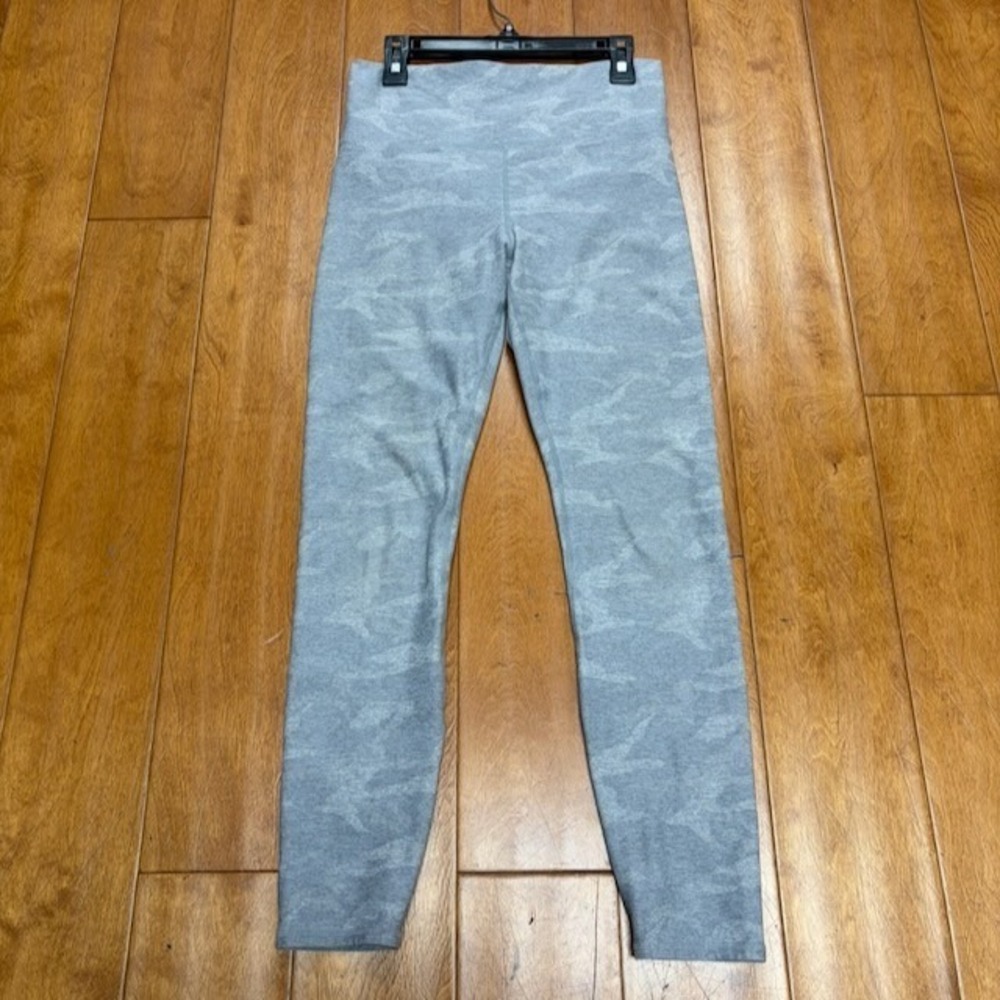 Vuori Clean Elevation Legging‎ Size S Camo Active Athleisure Comfort Stretch Gym